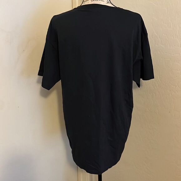 Happy Halloween Glow In The Dark I’m With Creepy Black Graphic Shirt - Picture 3 of 9